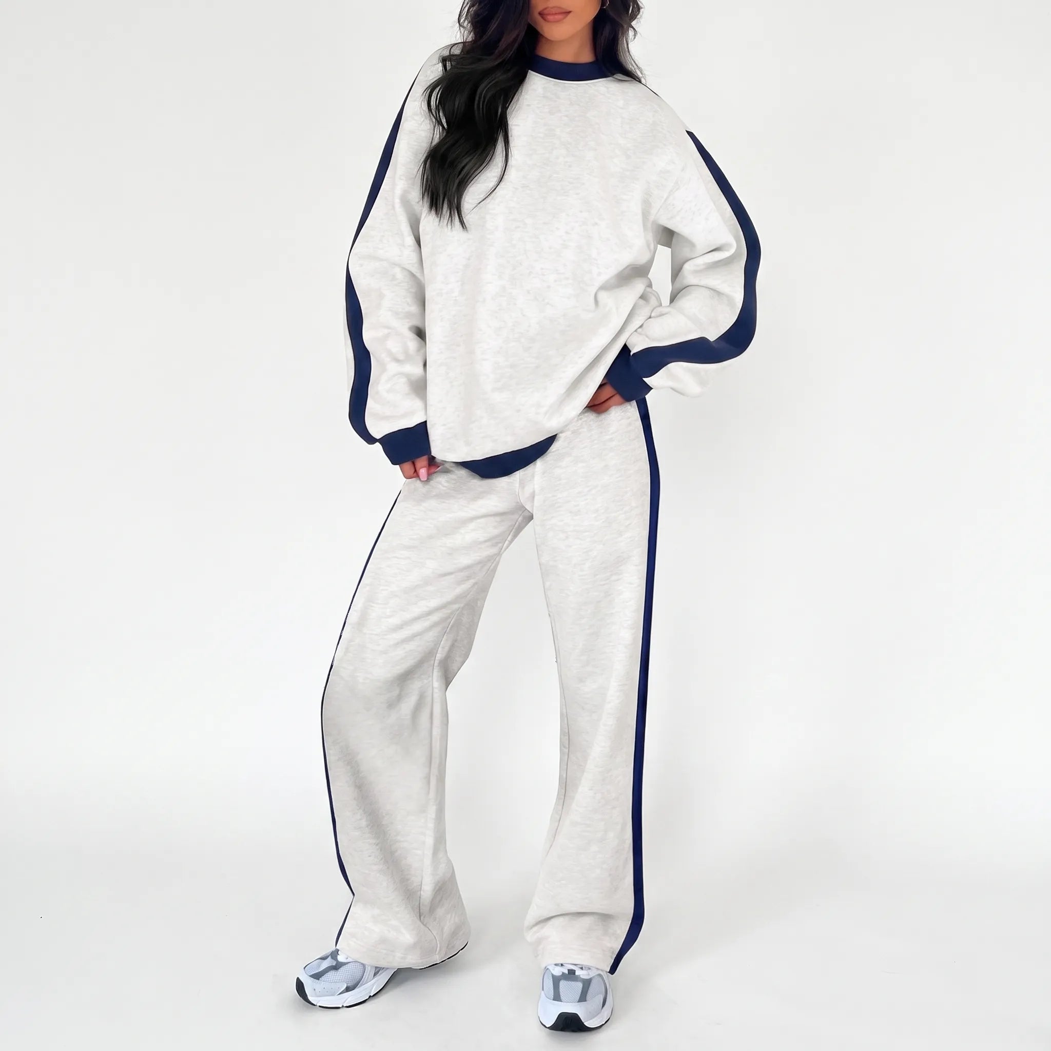 LoungeVibe - Two-Piece Women's Lounge Set