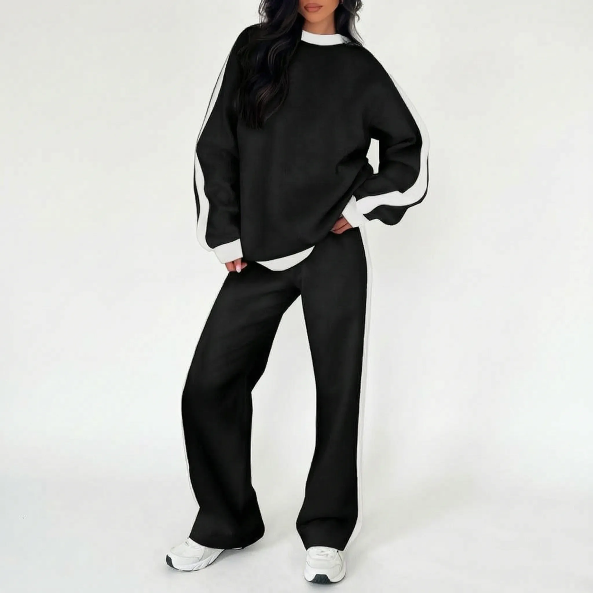 LoungeVibe - Two-Piece Women's Lounge Set