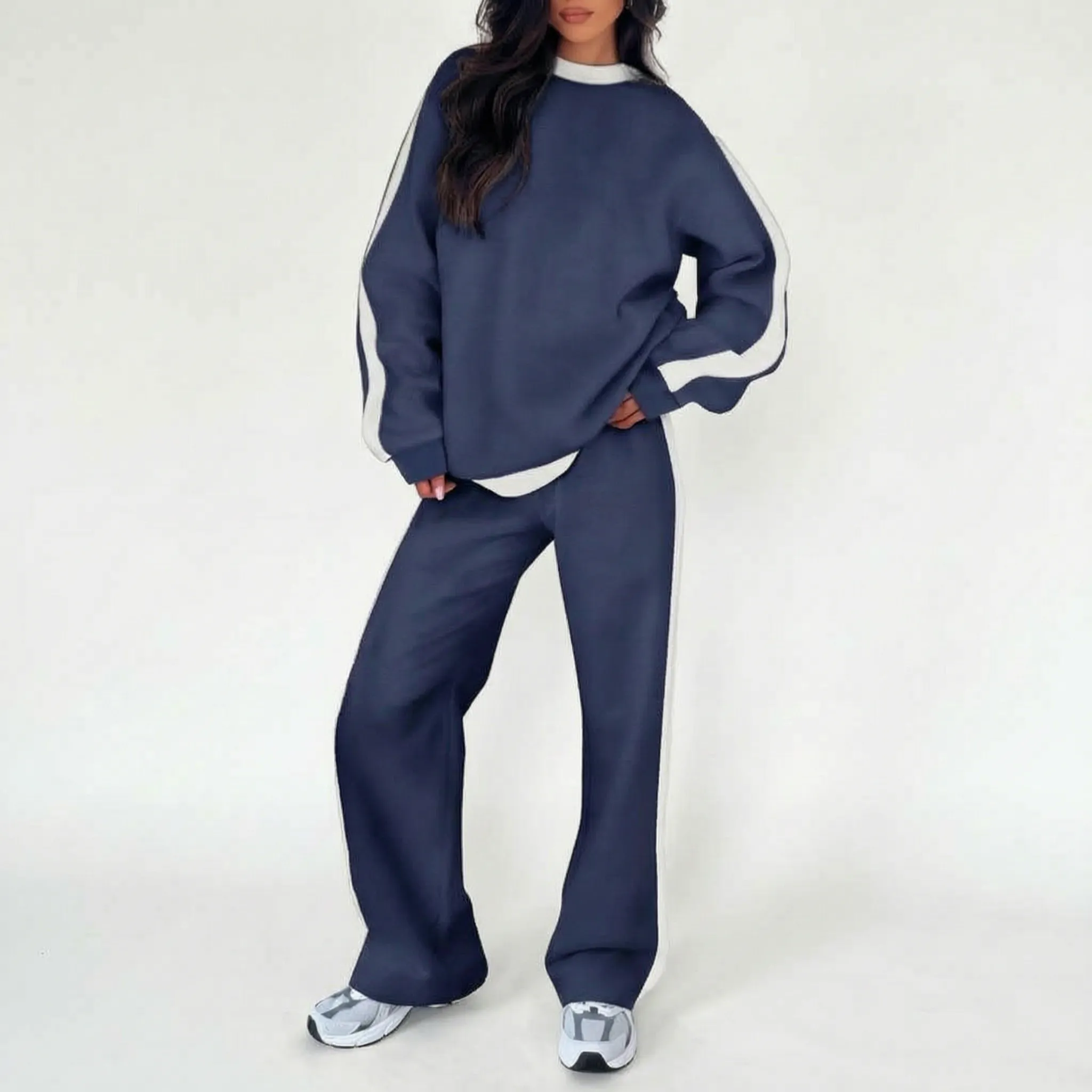 LoungeVibe - Two-Piece Women's Lounge Set