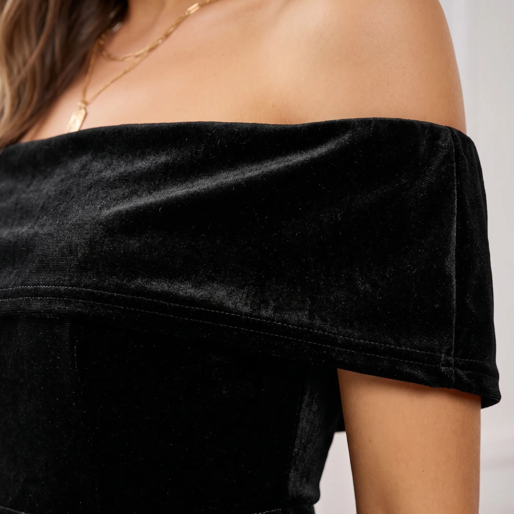 Velora - Off-Shoulder Ruched Midi Dress